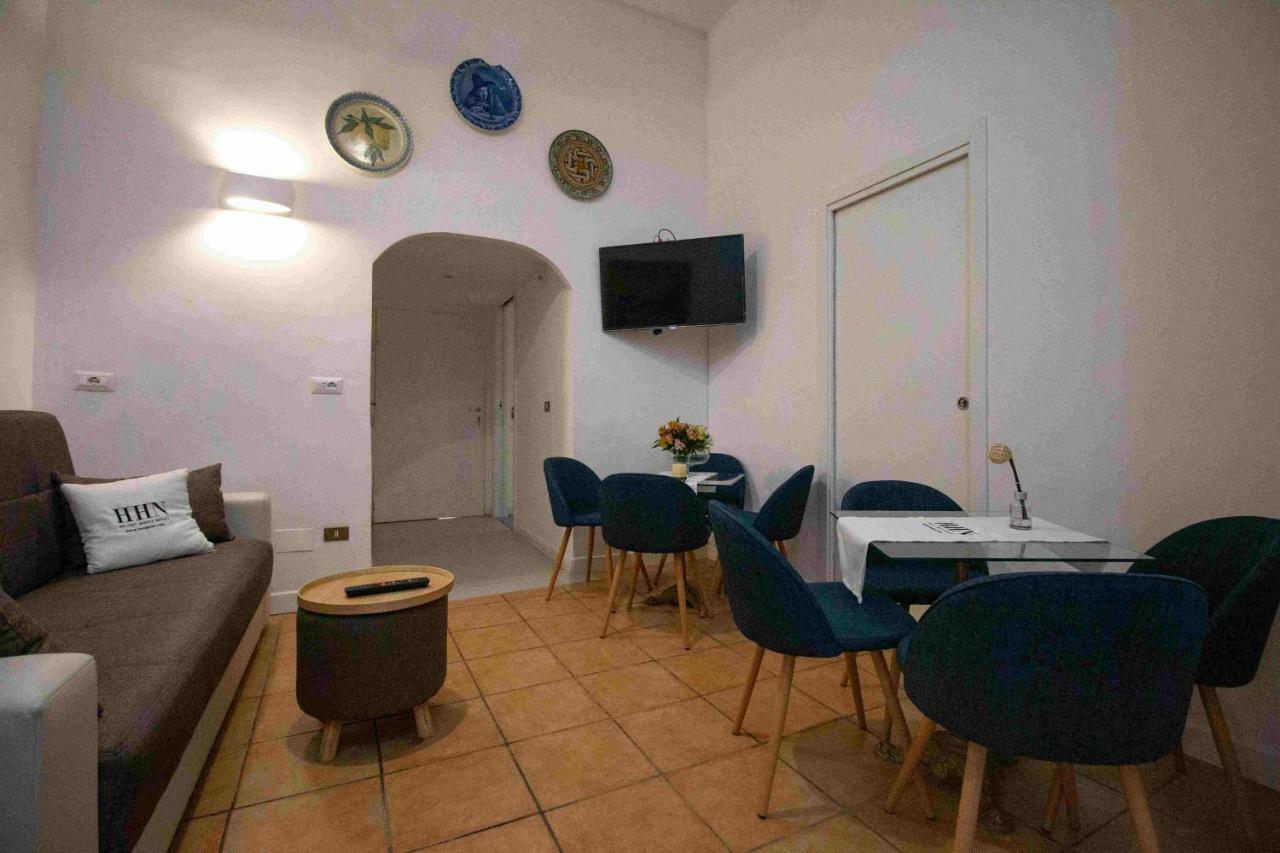 Apartment Carafa's Central By Hhn Neapel